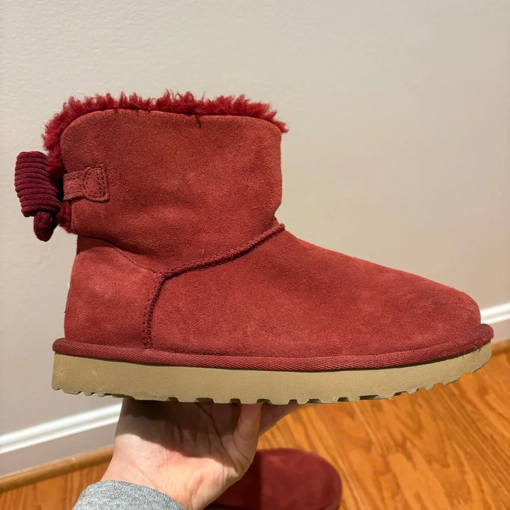 UGG Women’s Mini Bailey Corduroy Bow‎ Suede Boots Red Sz 7